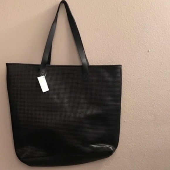 iq accessories Handbags - NWT- LARGE BLACK TOTE